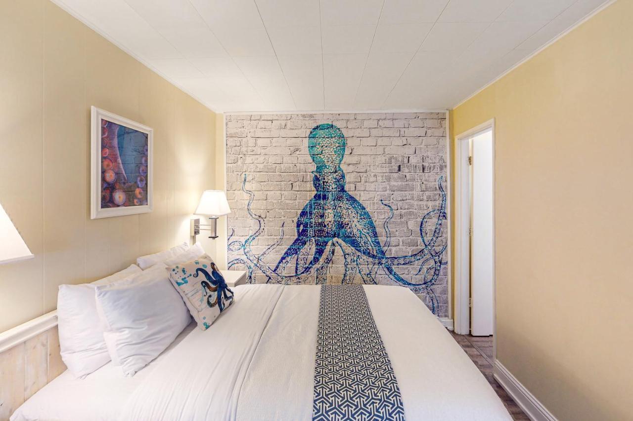 Lamplighter Inn - Tropical Fish Cove And Octopus Encounter Bandon Exteriér fotografie